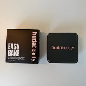 HUDA BEAUTY  Easy Bake Blurring Loose Baking & Setting Powder - Matcha Milk Cake